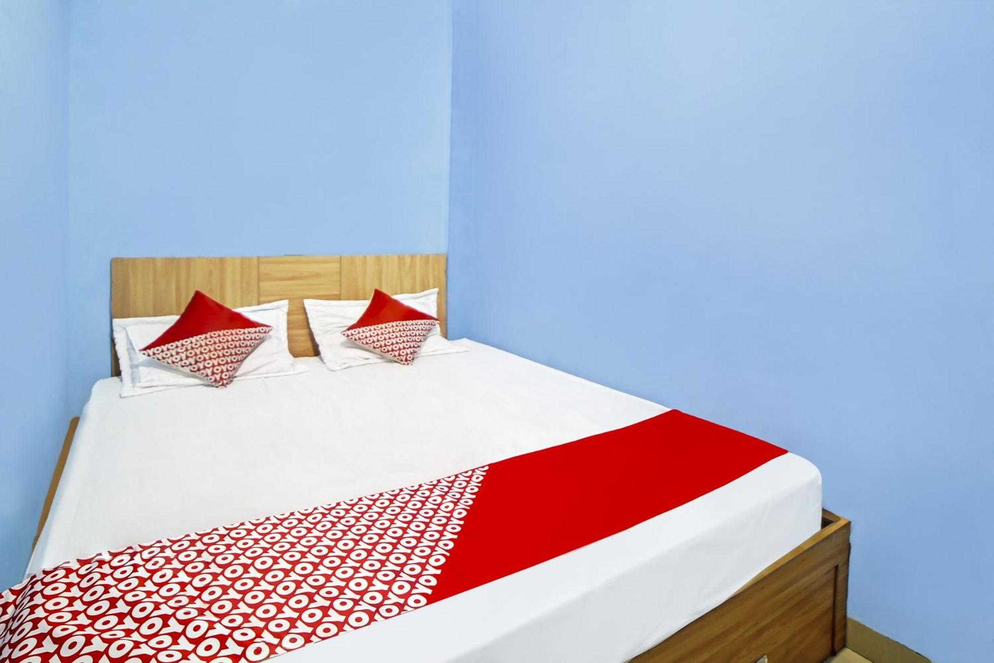 Oyo 90922 Gurusinga Guesthouse Медан Екстериор снимка