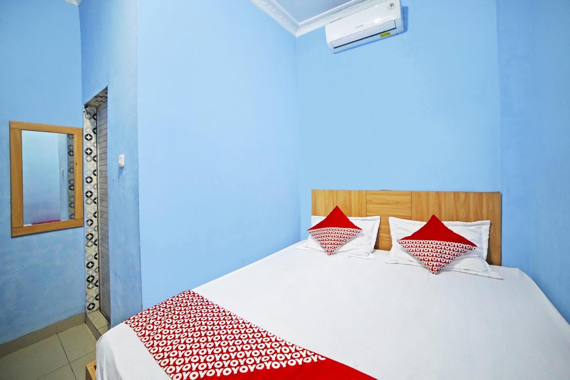 Oyo 90922 Gurusinga Guesthouse Медан Екстериор снимка