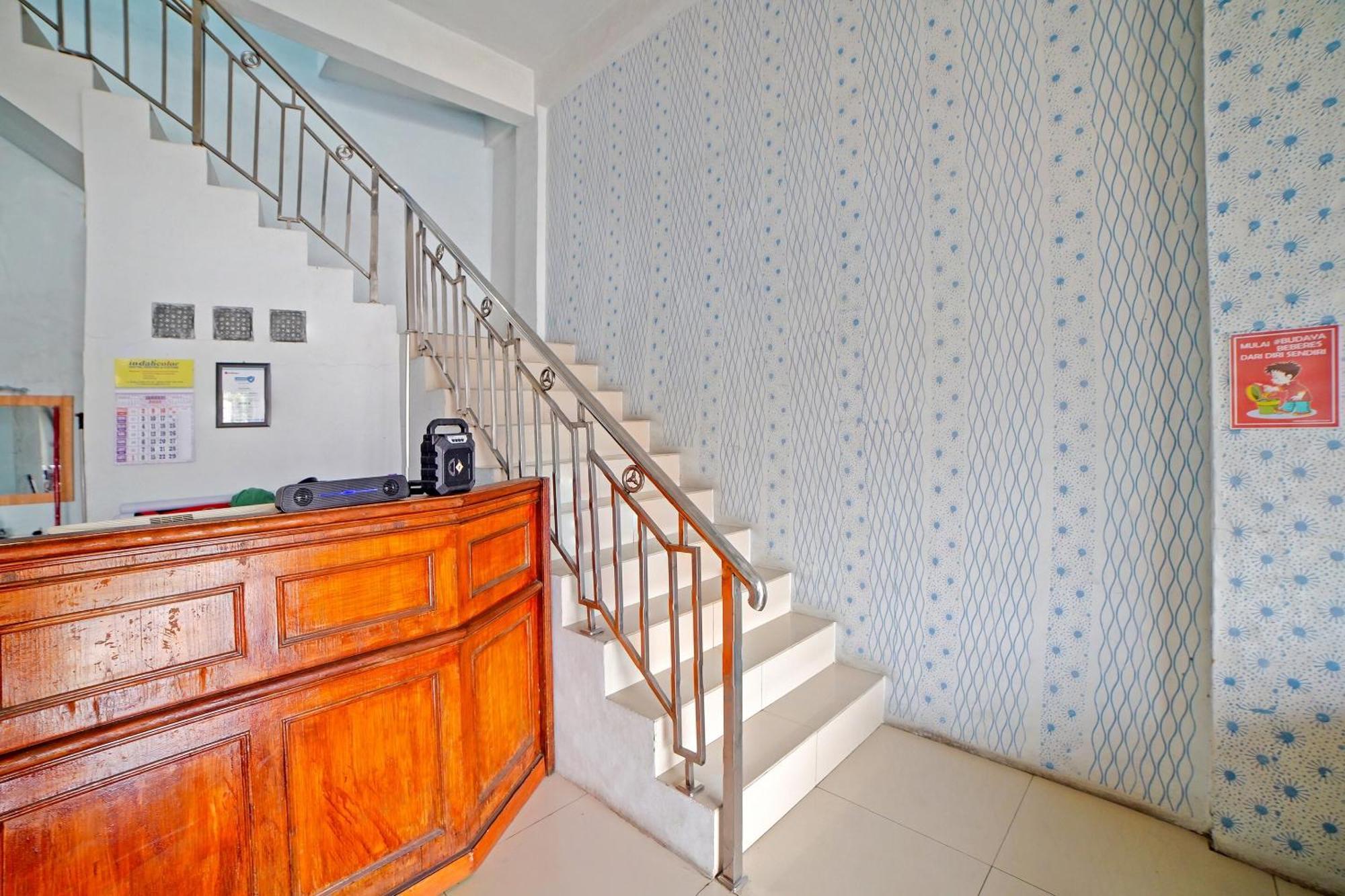 Oyo 90922 Gurusinga Guesthouse Медан Екстериор снимка